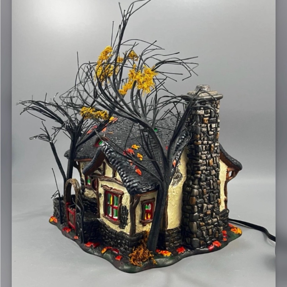 NIB!! Department 56 Halloween Village Deep Woods Haunt + Street Lamps - Picture 2 of 4